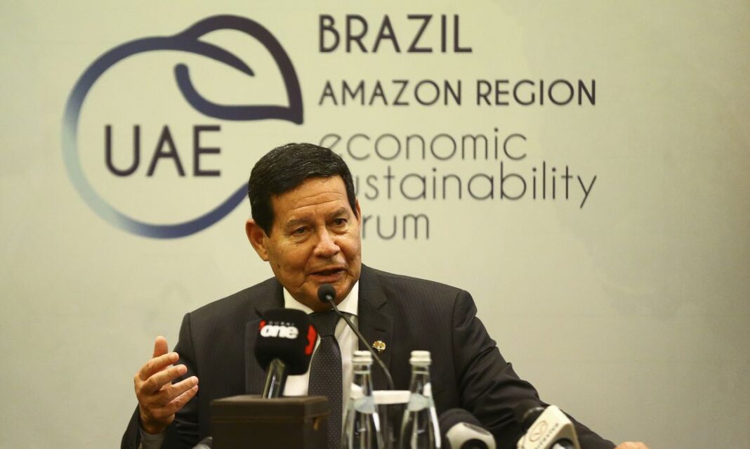 O vice-presidente Hamilton Mourão, durante entrevista coletiva.