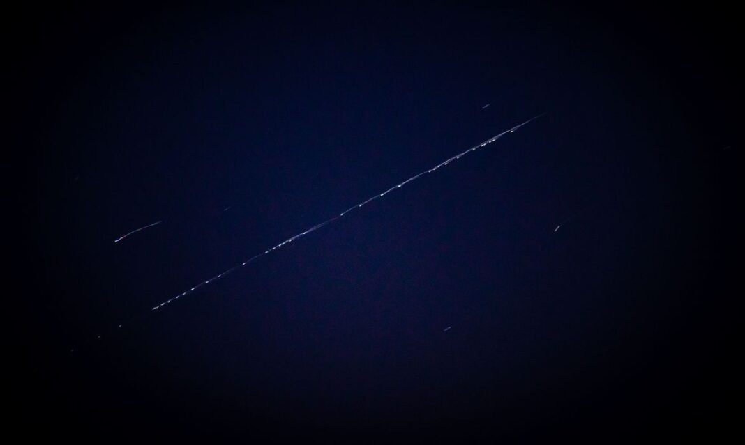 2020-04-24t000000z_448793218_mt1belga2497353_rtrmadp_3_space-passage-starlink-satellites