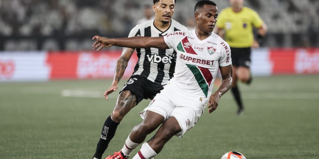 Botafogo e Fluminense disputam clássico no Nilton Santos
