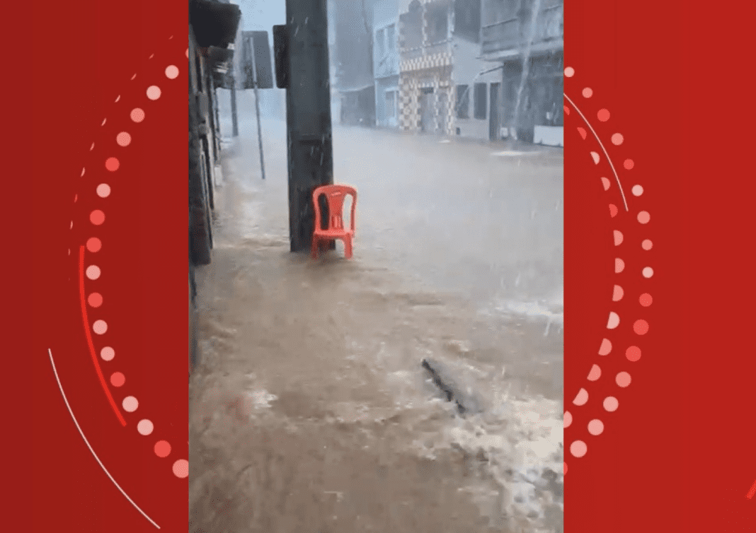 Fortes chuvas causam estragos e deixam moradores desalojados em cidade da Bahia | Bahia

