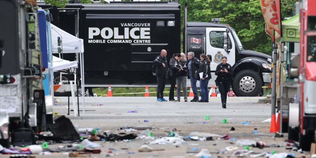 Homem joga carro contra dezenas de pessoas no Canadá; 11 morreram
