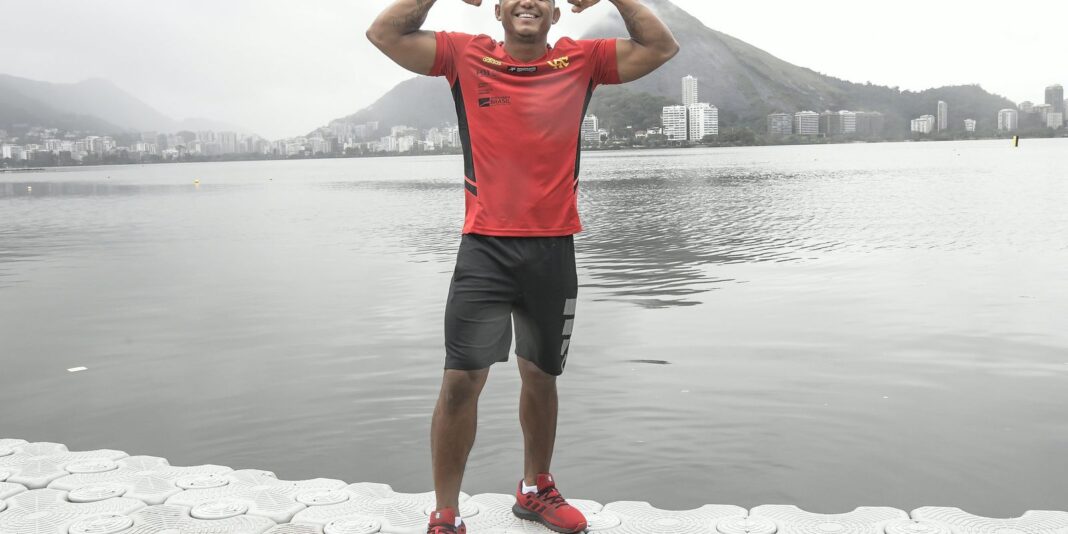 Isaquias Queiroz é ouro no C1 1000 metros da Copa Brasil
