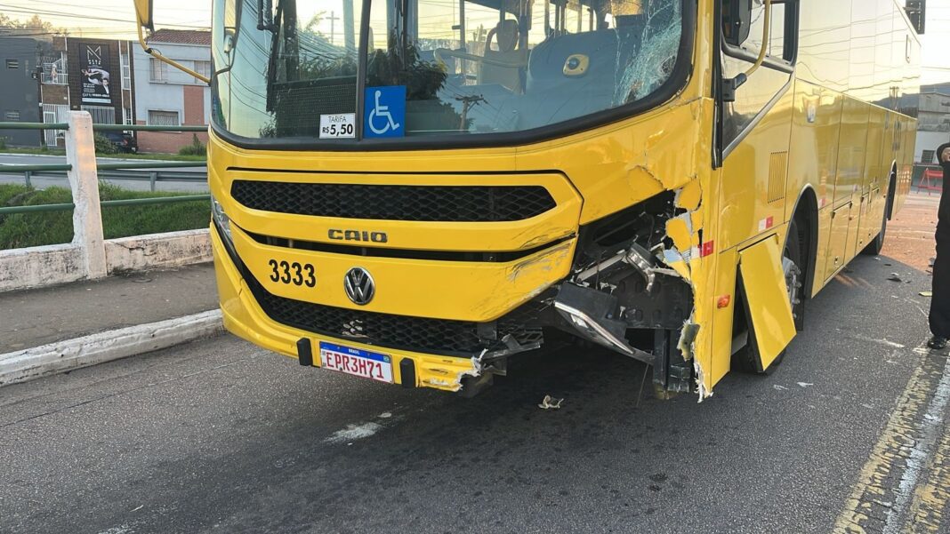 Motociclista morre após bater em ônibus em avenida de Jundiaí

