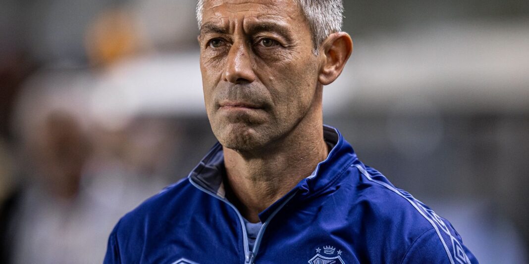 Santos demite técnico Pedro Caixinha após início difícil no Brasileiro
