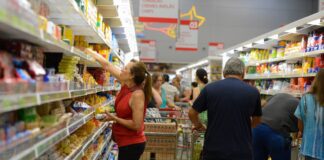 Fim da escala 6×1: estudos divergem sobre impactos no PIB e inflação