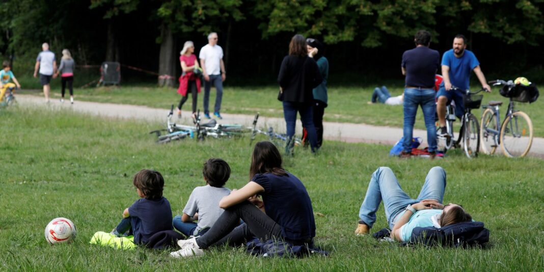 França proibirá fumar em praias, parques e perto de escolas
