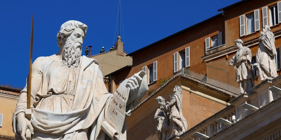 Instalada na Capela Sistina chaminé que anunciará o novo papa
