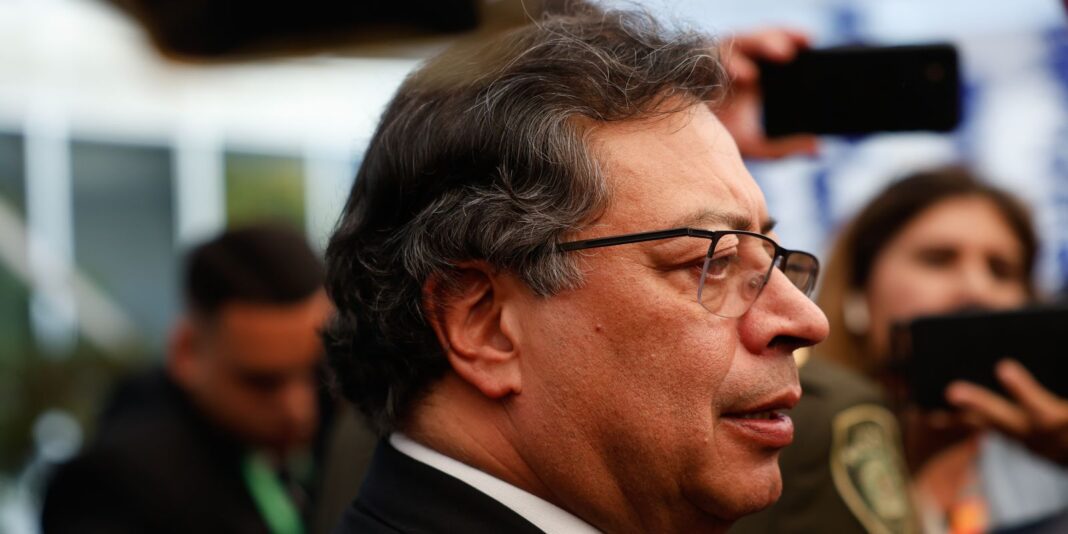 Presidente da Colômbia sugere greve geral após acusar Senado de Presidente da Colômbia sugere greve geral após acusar Senado de fraude