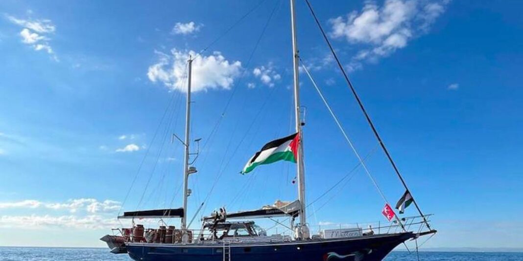 Barco com ativistas está a 48 horas de Gaza com ajuda humanitária
