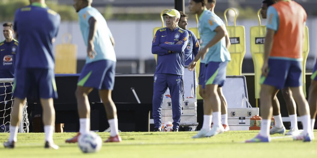 Carlo Ancelotti comanda o primeiro treino da seleção brasileira Carlo Ancelotti comanda o primeiro treino da seleção brasileira
