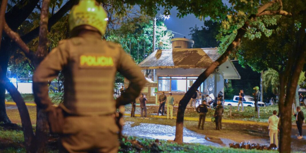 Colômbia oferece US$ 730 mil para prender mandante de atentado Colômbia oferece US$ 730 mil para prender mandante de atentado