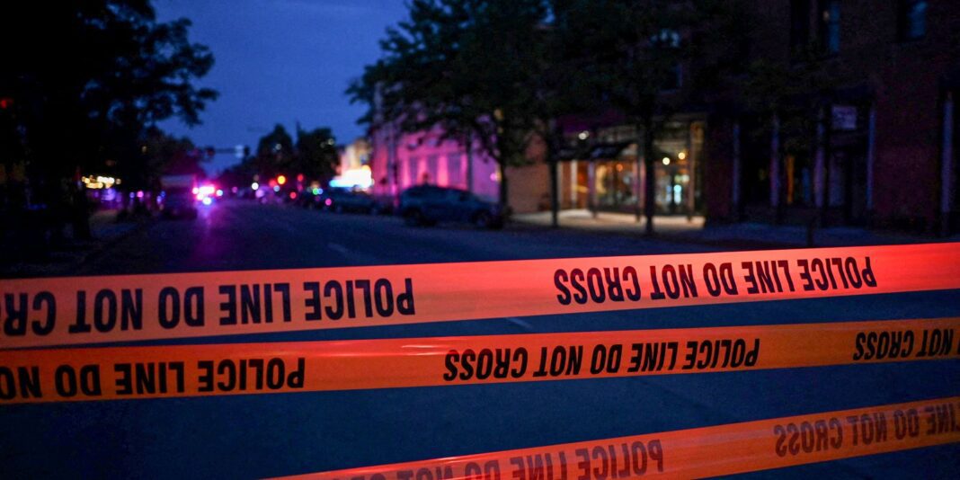 Homem ataca multidão nos Estados Unidos; oito pessoas ficam feridas
