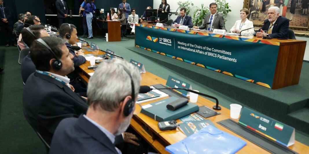 Parlamentares do Brics criticam guerra tarifária promovida pelos EUA

