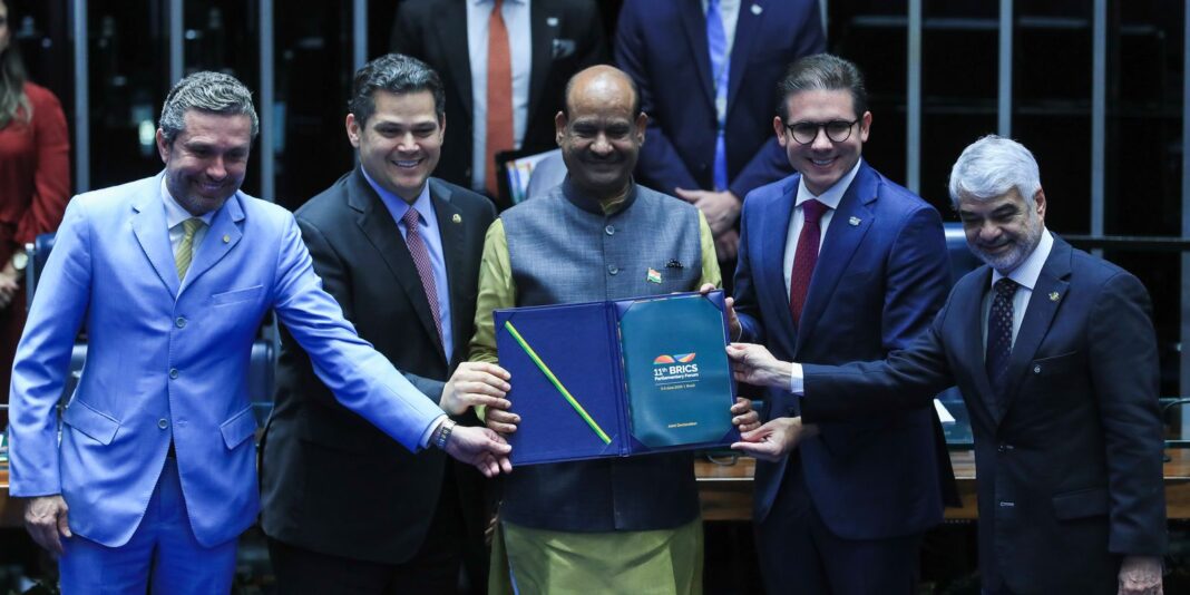 Parlamentos do Brics criticam ações protecionistas no comércio mundial
