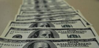 Dólar Dispara E Bolsa Cai Após Reportagem Sobre Flávio Bolsonaro E Medidas Do Governo