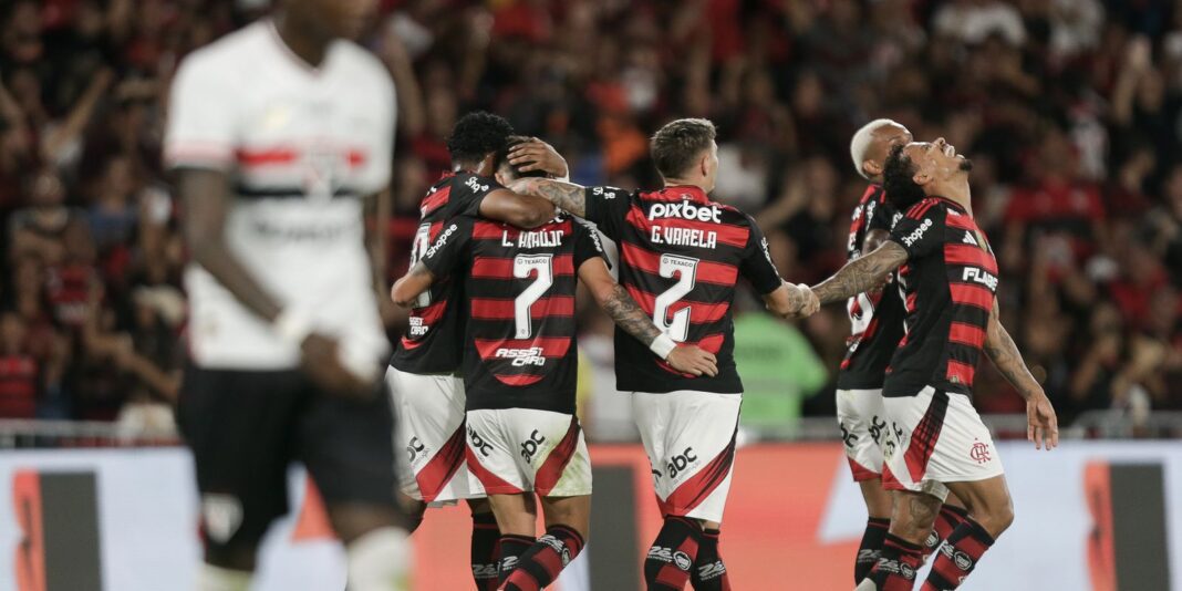 Flamengo vence São Paulo por 2 a 0 no retorno do Brasileiro