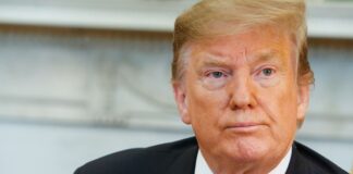 Trump anuncia novo bloqueio e taxa de 20% no Estreito de Ormuz Para Nobel de Economia, Trump usa tarifas para proteger ditadores