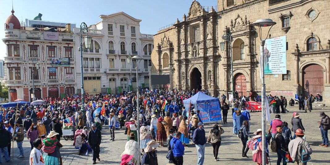 Bolívia vai às urnas com direita favorita e 23% dos Bolívia vai às urnas com direita favorita e 23% dos votos indefinidos