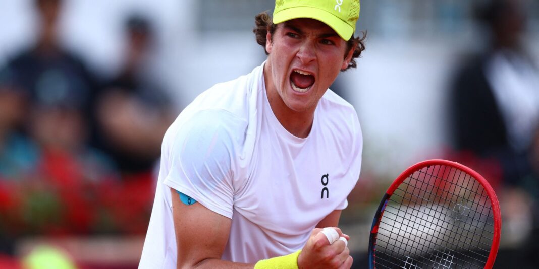 João Fonseca estreia com vitória de virada sobre chinês em João Fonseca estreia com vitória de virada sobre chinês em Cincinnati