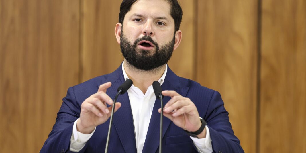 Boric e Petro se manifestam após condenação de Bolsonaro
