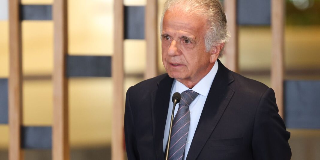 Crise entre Venezuela e EUA preocupa, diz ministro da Defesa do Brasil
