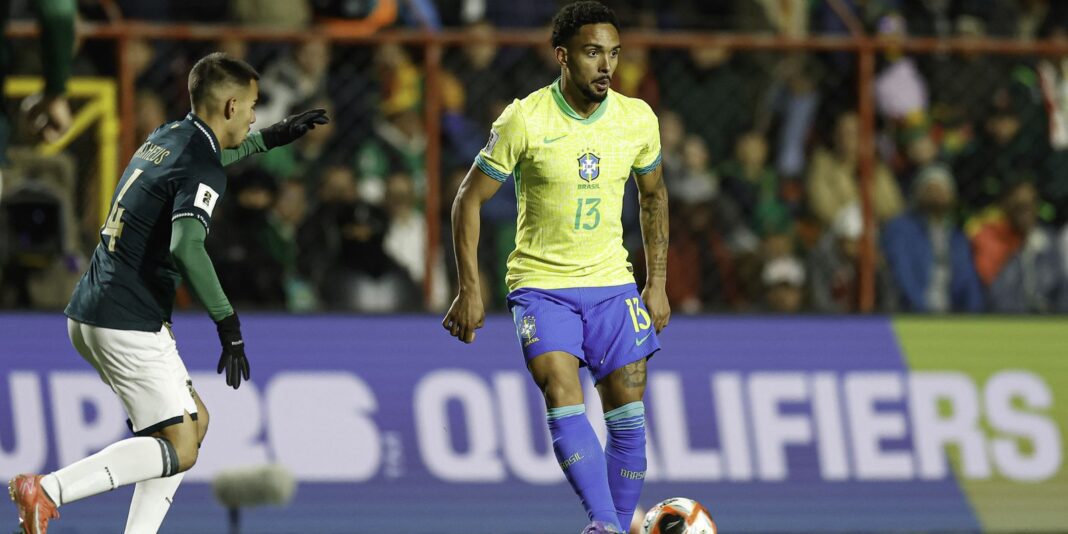 Lateral Vitinho é convocado para defender a seleção brasileira Lateral Vitinho é convocado para defender a seleção brasileira