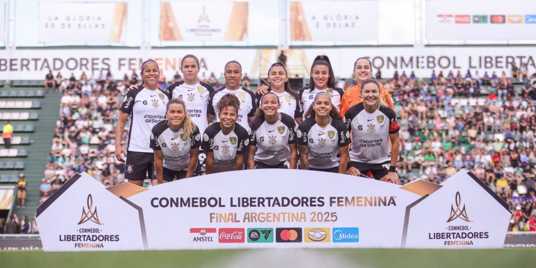 Libertadores: Corinthians faz história com tricampeonato consecutivo Libertadores: Corinthians faz história com tricampeonato consecutivo