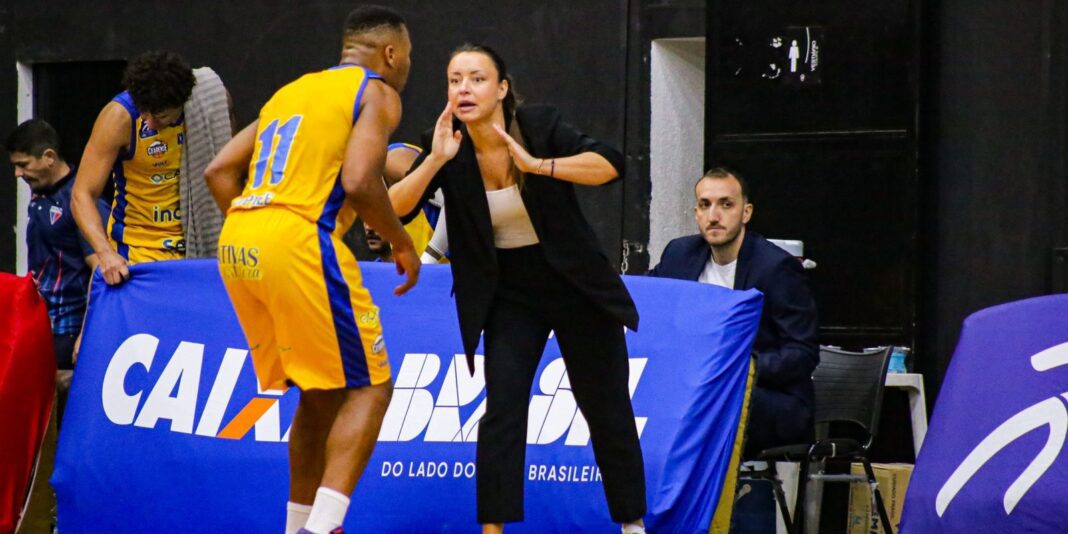 Primeira técnica mulher no NBB, Jelena Todorovic começa com pé direito