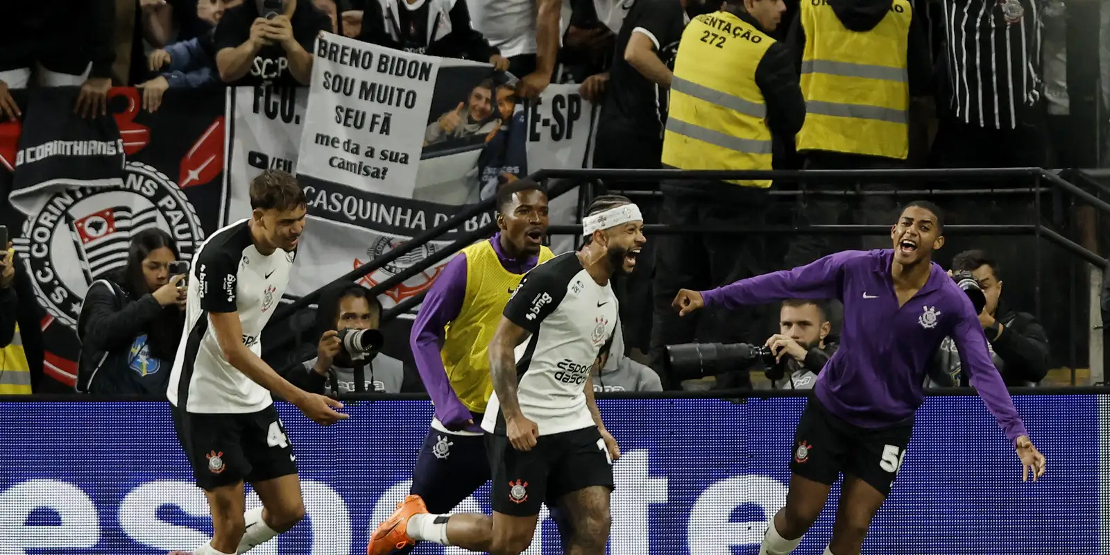 Depay e Yuri Alberto desequilibram e Corinthians vence Majestoso Depay e Yuri Alberto desequilibram e Corinthians vence Majestoso