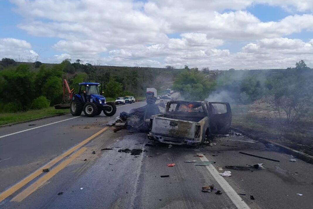 84c998d2-acidente-na-br-101-na-divida-da-bahia-com-espirito-santo.jpg