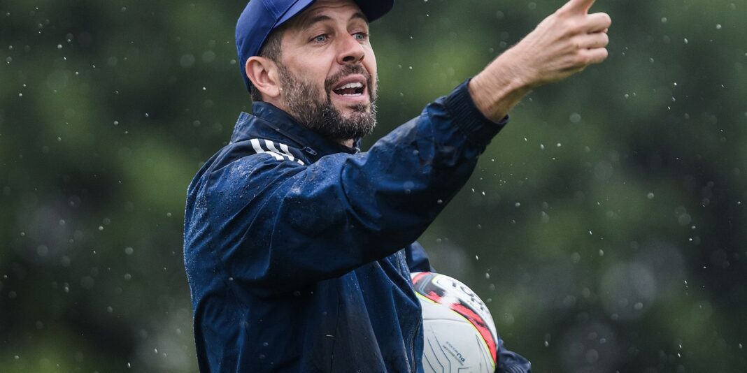 Internacional anuncia a contratação do uruguaio Paulo Pezzolano