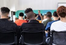 Encontro debate importância do ensino de jornalismo diante de IA