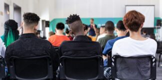 Encontro debate importância do ensino de jornalismo diante de IA