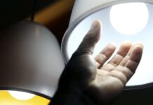 Aneel aprova R$ 5,5 bi para reduzir conta de luz em 22 distribuidoras