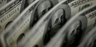 Dólar sobe 8,21%, e bolsa cai 13,88% após reeleição de Lula