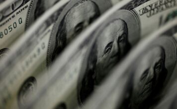 Ibovespa cai 2,68%, e dólar fecha em leve baixa a R$ 5,34