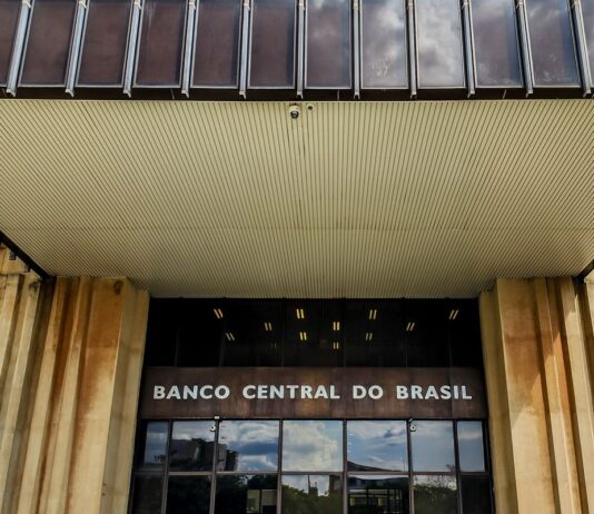 Déficit do setor público em maio foi de R$ 56 bilhões, informa BC