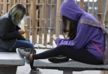 Na era da IA, inclusão digital deve ser crítica, defende educadora Reino Unido estuda proibição de redes sociais para crianças