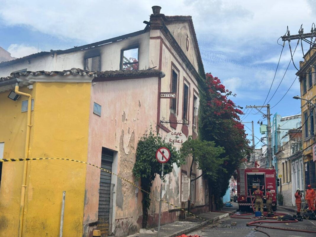 VÍDEO: Incêndio Atinge Casarão No Centro Histórico E Deixa Uma Pessoa Ferida
