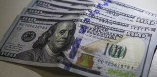 Dólar cai a R$ 5,20 com melhora do cenário externo