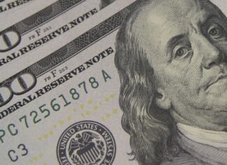 Dólar cai a R$ 5,08 e atinge menor valor em um mês