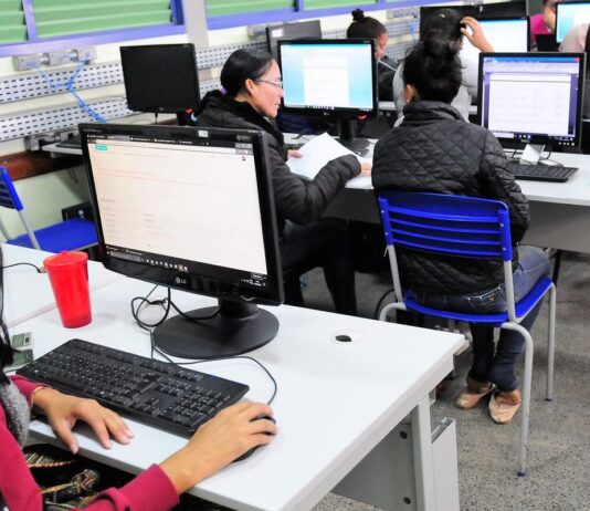 Brasil supera 100 mil escolas públicas com internet gratuita
