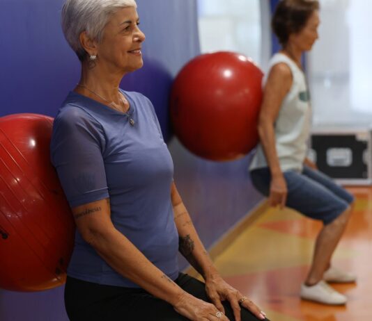 Exercícios físicos contribuem para envelhecimento saudável