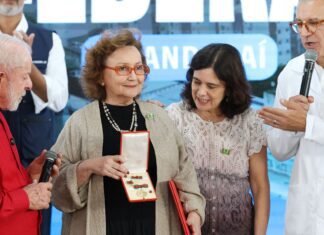 Pesquisadora Margareth Dalcolmo recebe medalha Oswaldo Cruz