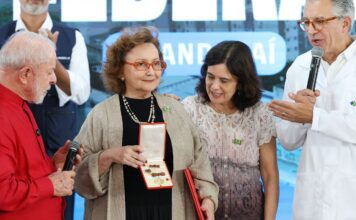 Pesquisadora Margareth Dalcolmo recebe medalha Oswaldo Cruz