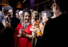 Moema Leão celebra 80 anos rodeada de amigos