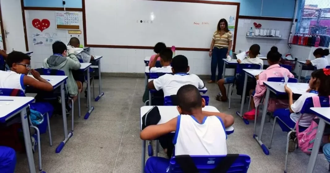 Câmara Protocola PL Sobre Reajuste Salarial Dos Professores E Bolsa Para Alunos Do EJA
