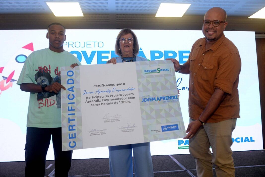 Jovens Recebem Certificado Do Programa Jovem Aprendiz Empreendedor Em Salvador