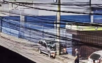 Mãe E Filho Morrem Após Carro Colidir Com Poste No Bairro Do Uruguai, Em Salvador Mãe E Filho Morrem Após Carro Colidir Com Poste No Bairro Do Uruguai, Em Salvador