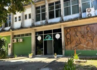 Mulher Morre Afogada Após Escorregar Em Pedras Na Praia Do Rio Vermelho Mulher Morre Afogada Após Escorregar Em Pedras Na Praia Do Rio Vermelho